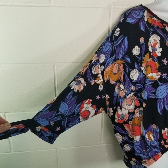 Free people keepin on dark floral open front blouse - Picture 8 of 15